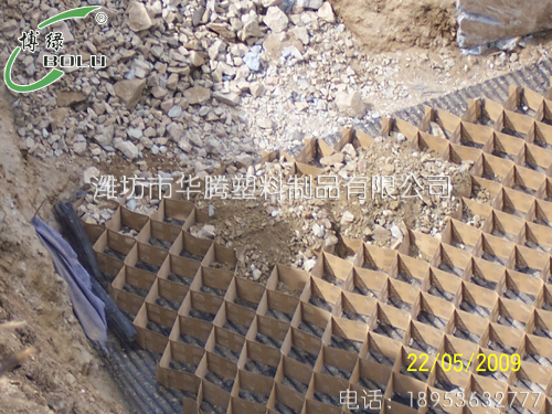 土工格室于砂土之承載能力及動(dòng)態(tài)特性試驗研究