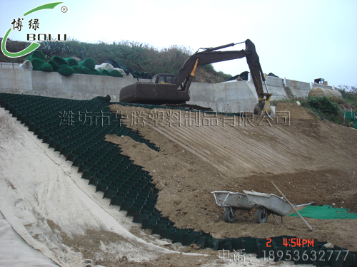 土工格室在公路下伏采空區治理中的應用研究